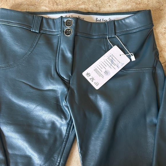 Best yoga store leggings - Picture 3 of 9